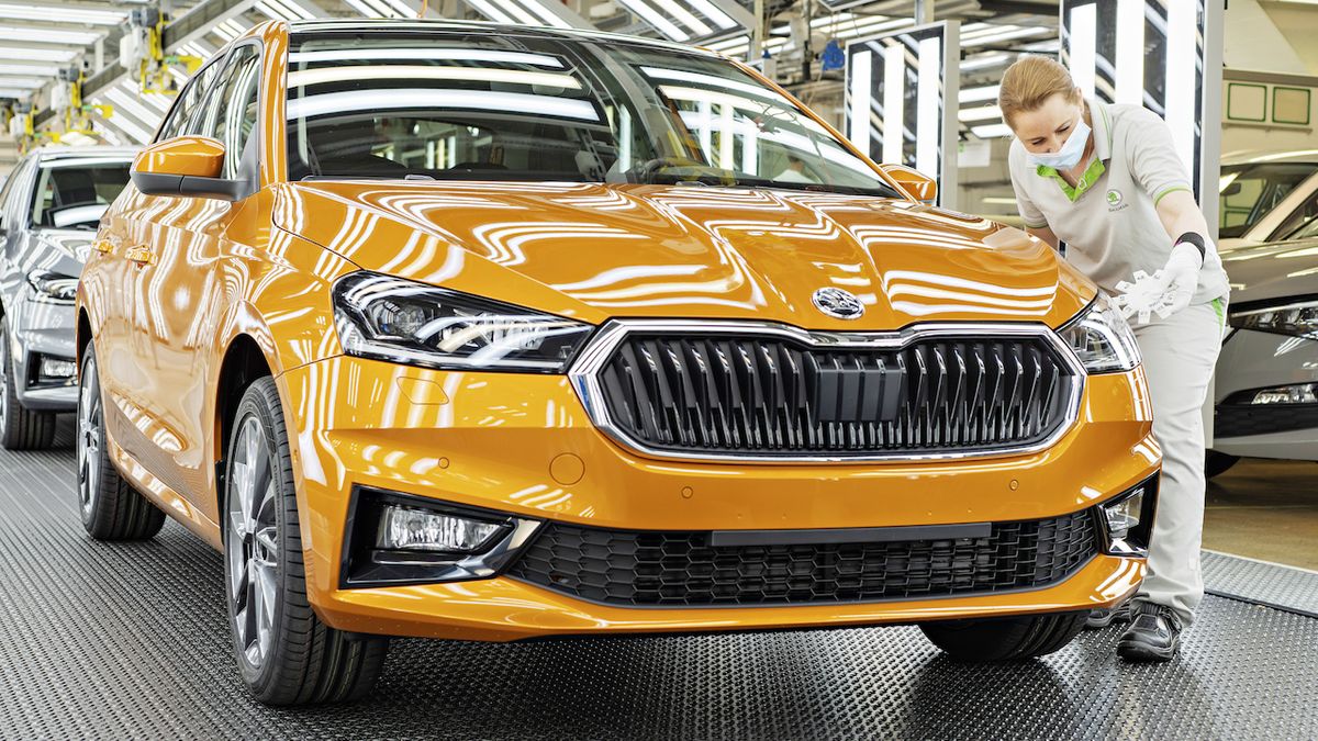 Škoda Auto zastaví na týden výrobu, stojí i kolínská automobilka